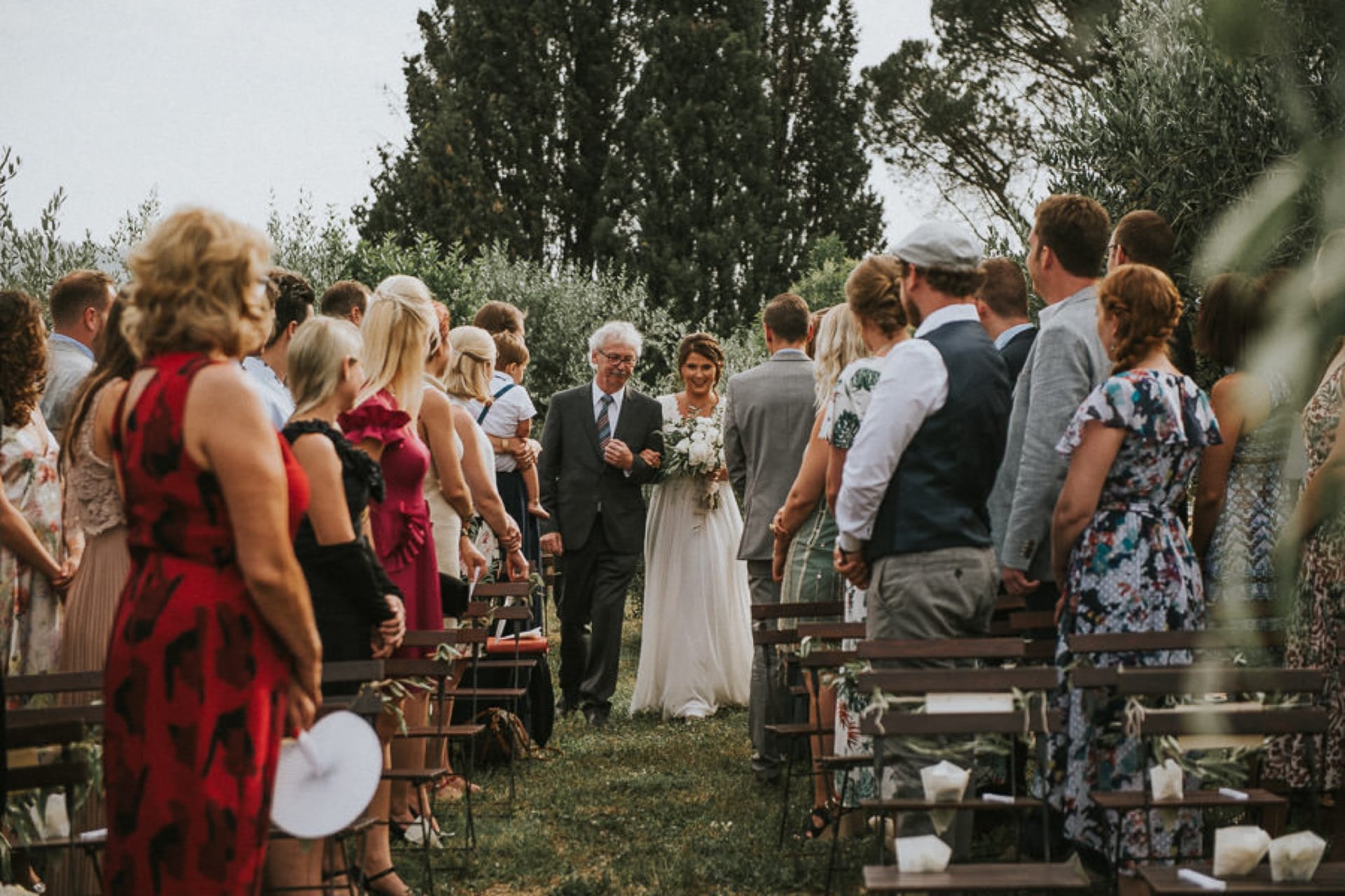 Wedding couple in the Tuscan countryside